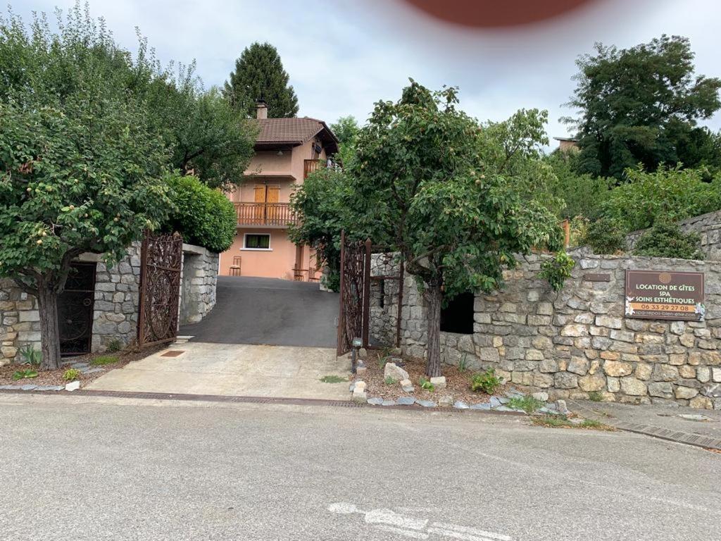Appartement Avec Jacuzzi Hammam Sauna Privatise Au Rez De Chaussee Ds Maison A Voglans A 2 Kilometres Du Lac Du Bourget En Savoie Entre Chambery Et Aix Les Bains Cure Thermale Екстер'єр фото