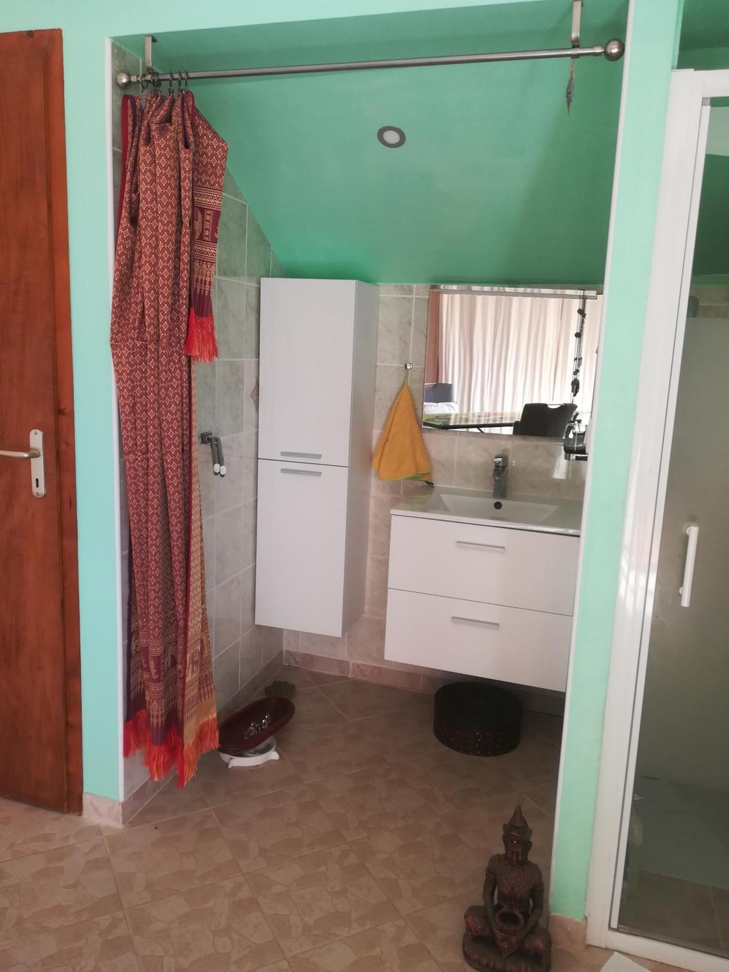 Appartement Avec Jacuzzi Hammam Sauna Privatise Au Rez De Chaussee Ds Maison A Voglans A 2 Kilometres Du Lac Du Bourget En Savoie Entre Chambery Et Aix Les Bains Cure Thermale Номер фото