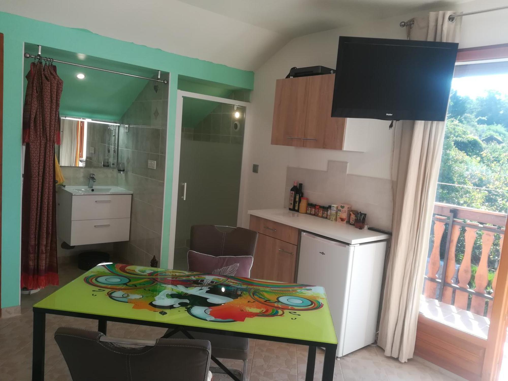 Appartement Avec Jacuzzi Hammam Sauna Privatise Au Rez De Chaussee Ds Maison A Voglans A 2 Kilometres Du Lac Du Bourget En Savoie Entre Chambery Et Aix Les Bains Cure Thermale Номер фото