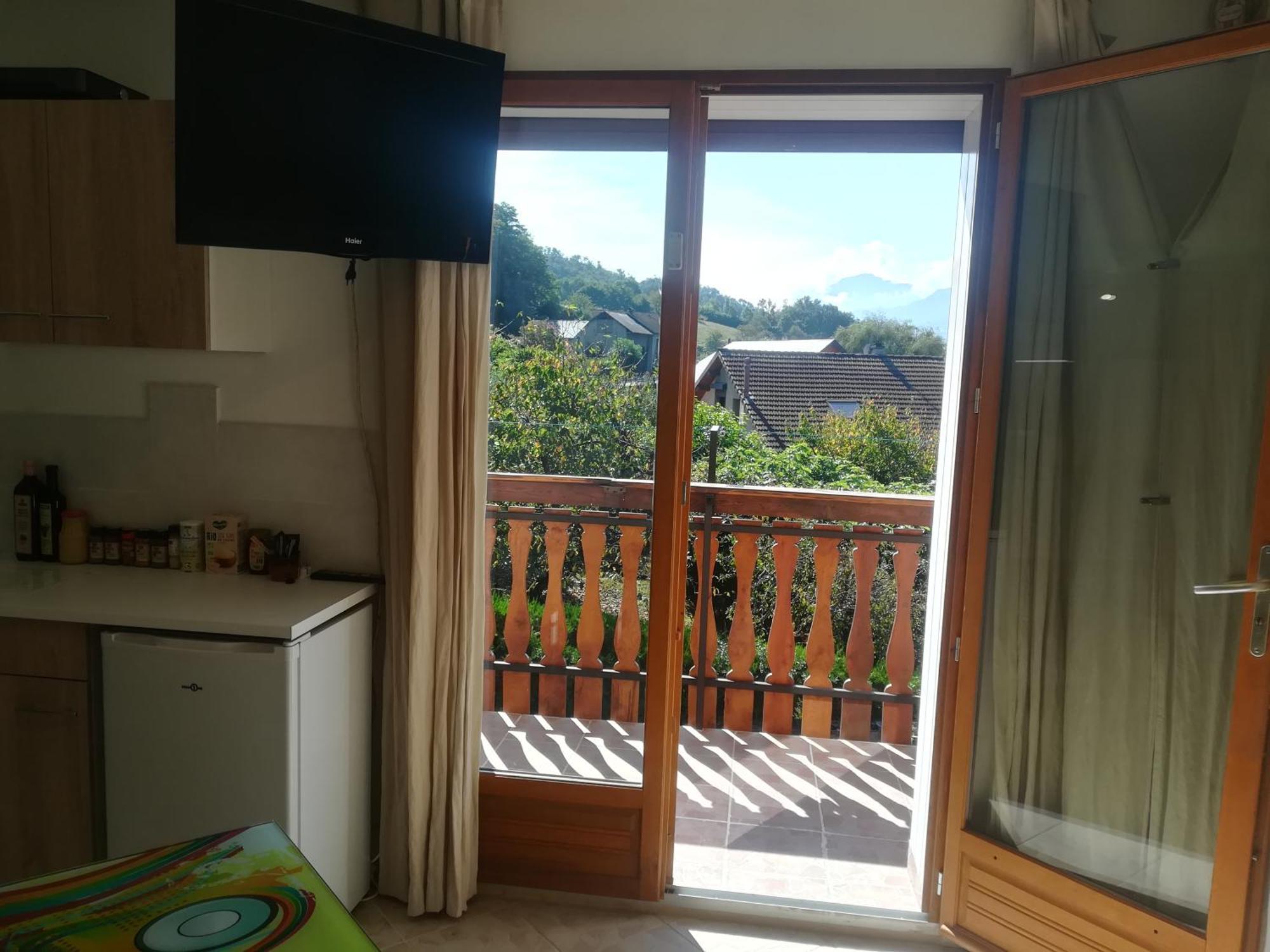 Appartement Avec Jacuzzi Hammam Sauna Privatise Au Rez De Chaussee Ds Maison A Voglans A 2 Kilometres Du Lac Du Bourget En Savoie Entre Chambery Et Aix Les Bains Cure Thermale Номер фото